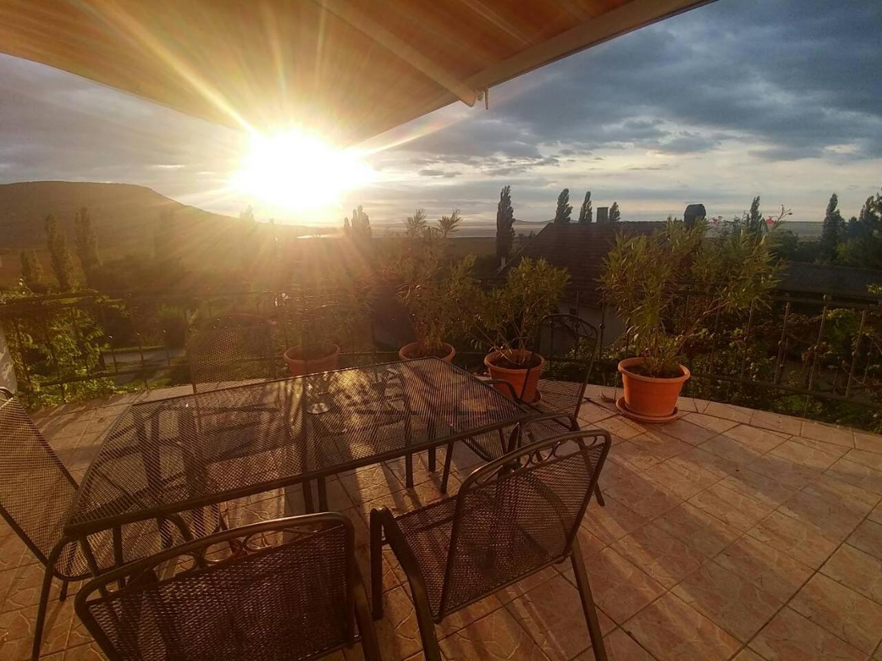 Szigligeti Panorama Apartmanhaz Extérieur photo